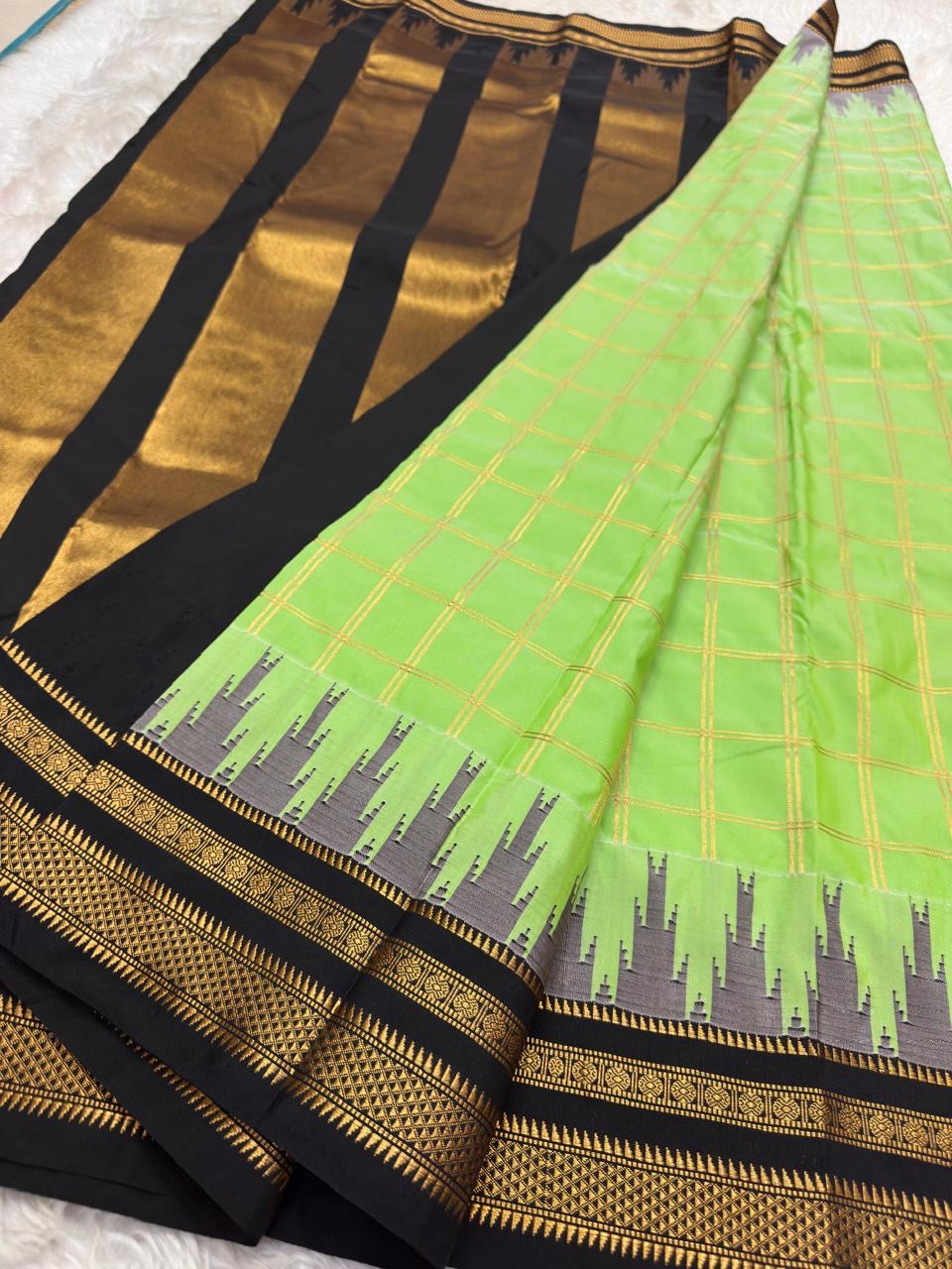Lightweight Arani silk saree with refined South Indian handloom weaving
