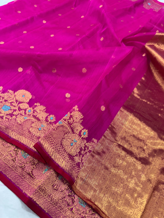 Close view of the purplish pink Chanderi saree's antique-gold floral border with turquoise-blue accents and gold-toned pallu