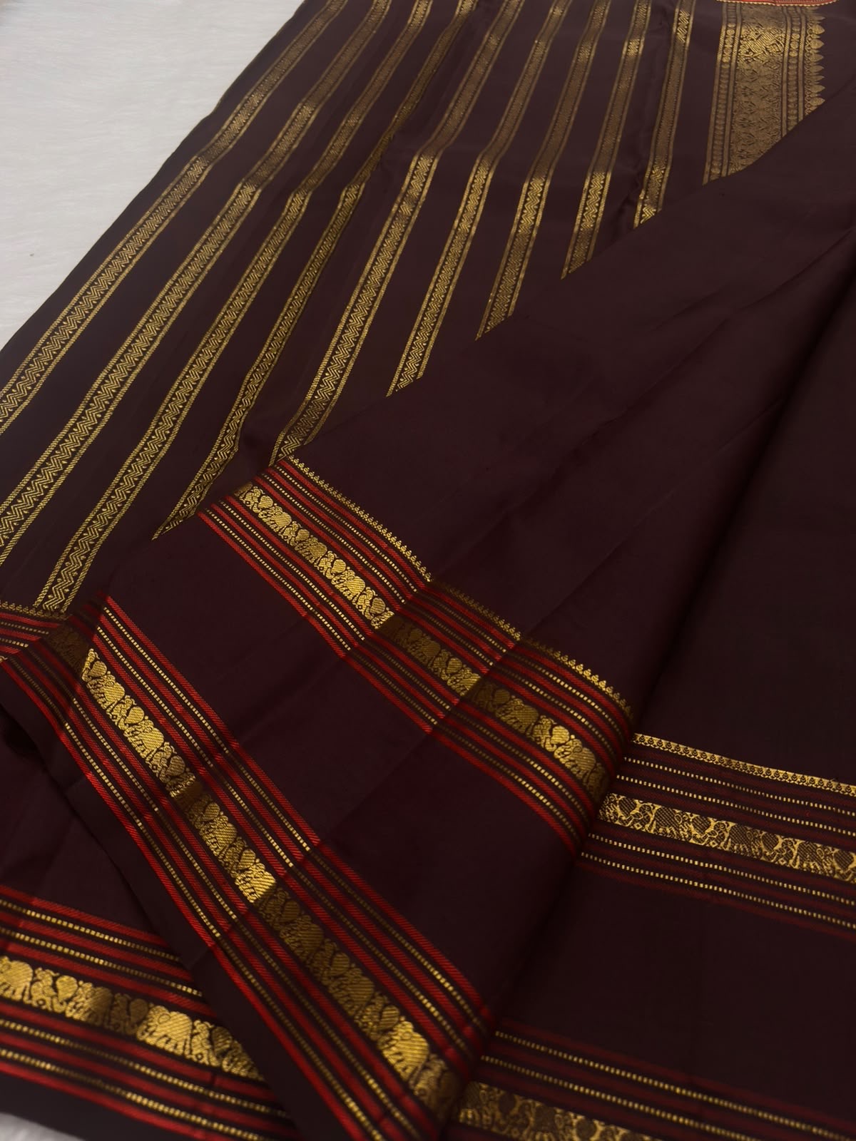 Handwoven Deep Kaapi Maroon Kanchipuram silk saree, border panel, Rettapet red-and-gold border