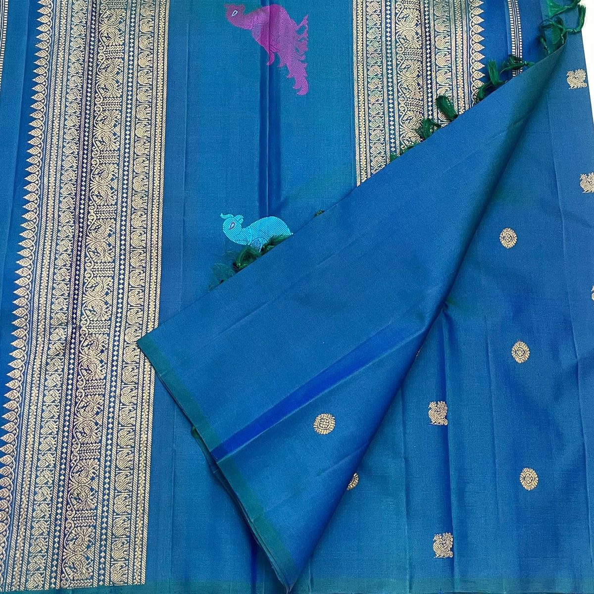 Borderless blue Kili pallu with magenta and turquoise parrot figures and antique-gold floral zari panels on a Kanjivaram silk saree