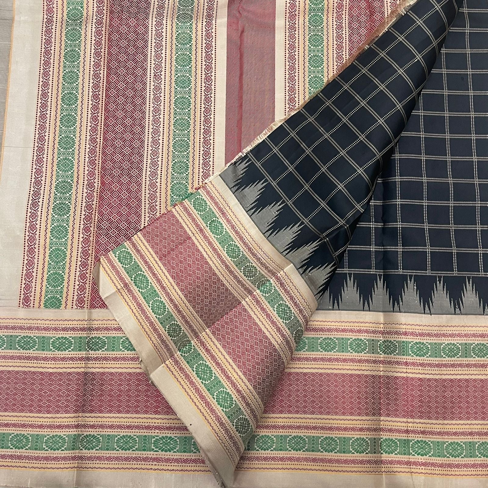 Kaal irangiya serrated border transition on black Kanchipuram silk saree with pattupet border — Idam Living