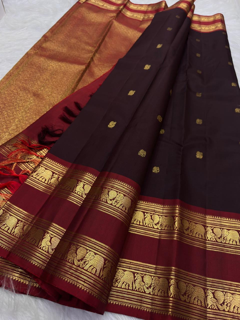 Deep Kanchana brown Pure Silk Kanjipuram Rettapet saree with Arakku red kamalam gold zari border, detail view 3