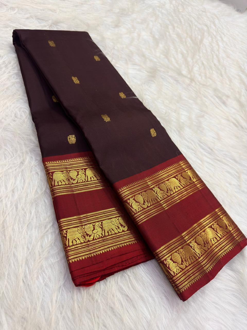 Deep Kanchana brown Pure Silk Kanjipuram Rettapet saree with Arakku red kamalam gold zari border, detail view 2