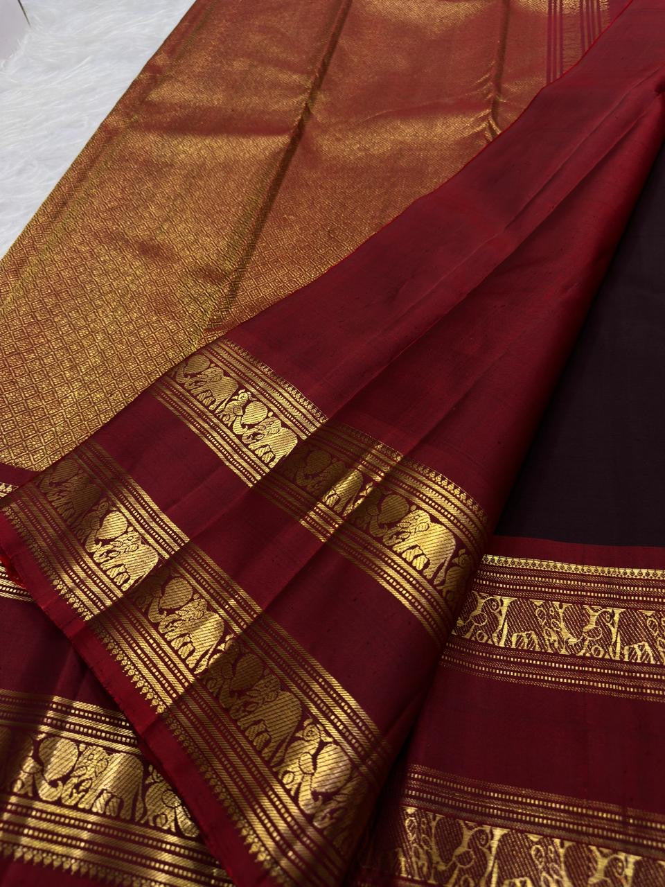 Deep Kanchana brown Pure Silk Kanjipuram Rettapet saree with Arakku red kamalam gold zari border, detail view 4