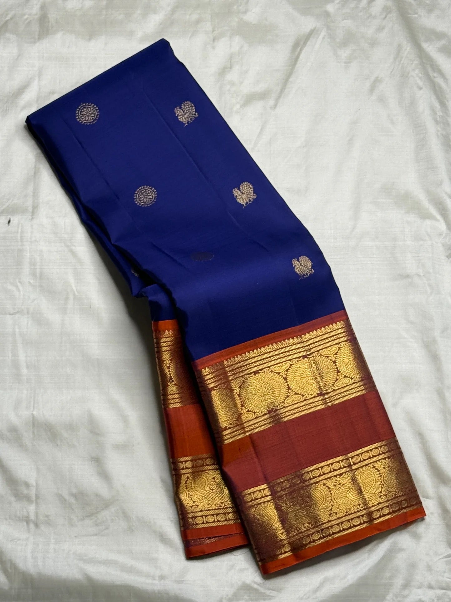 Handwoven royal blue and arakku red pure silk Kanjeevaram saree with rettapet border — Idam Living