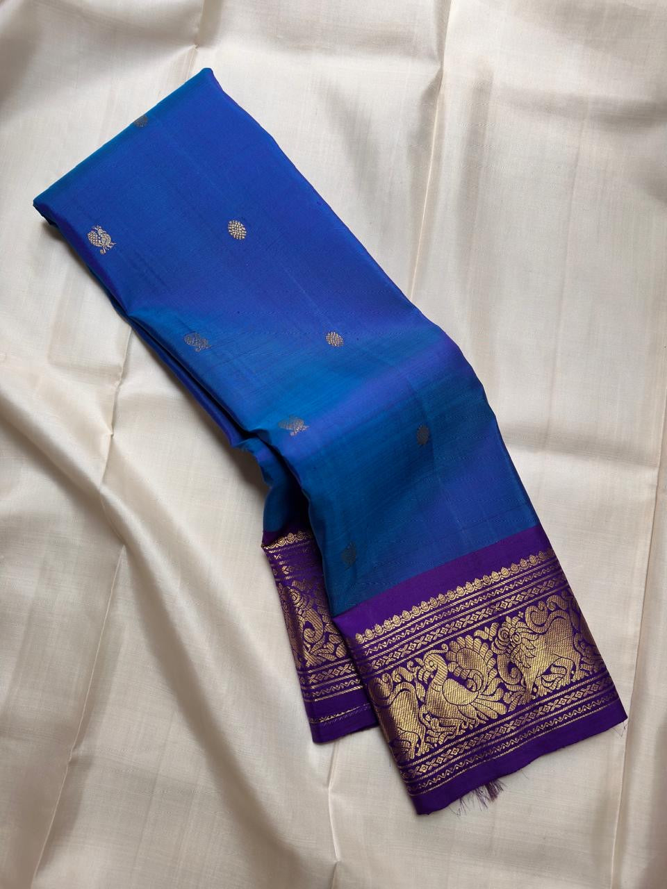 Close Vadamalli border detail with elaborate floral classic-gold zari work on Pure Silk Kanchipuram.