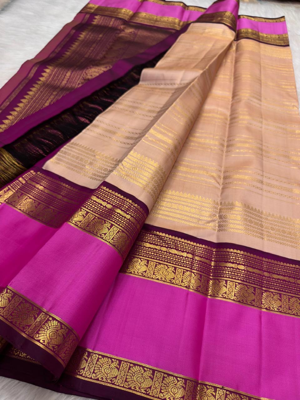 Body close-up of blush peach Kanjivaram saree showing fine zari lines