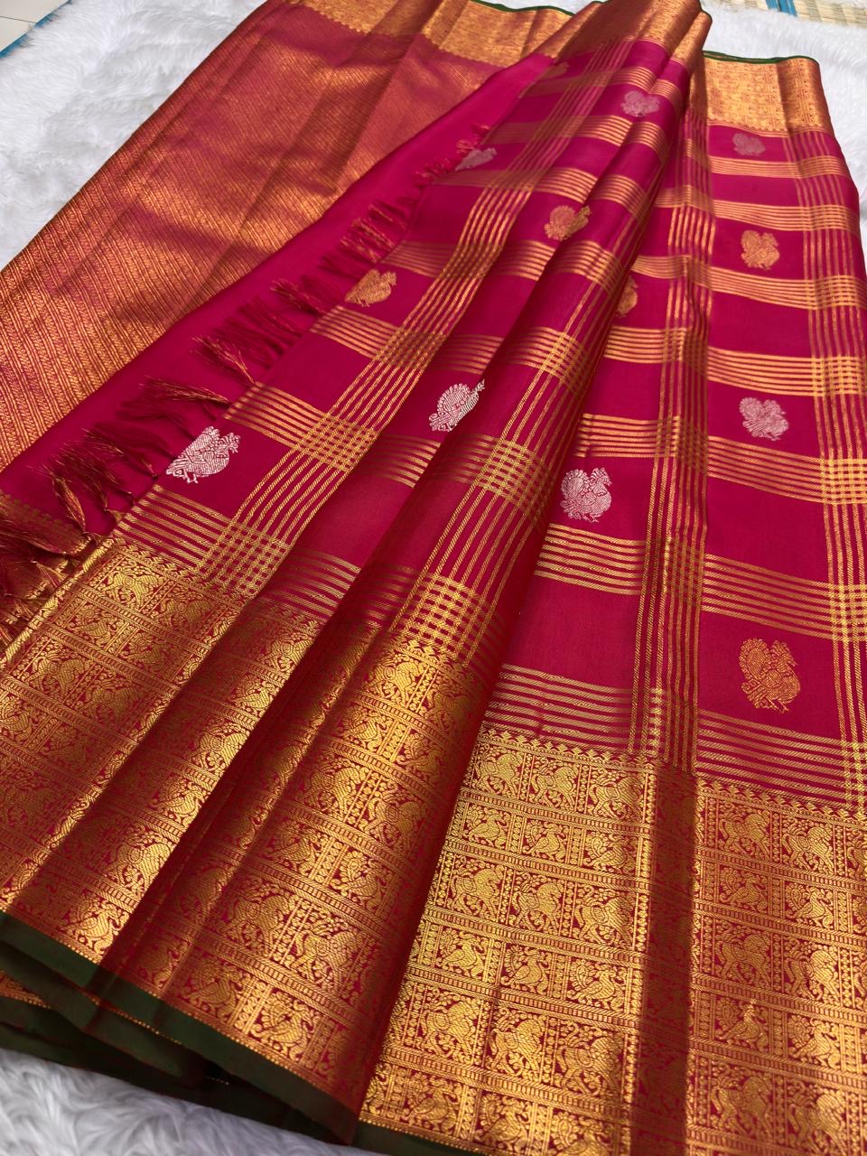 Bright Pink Handwoven Pure Silk Kanchipuram Zari Kattam Saree with Dual-Tone Buttas – border detail view
