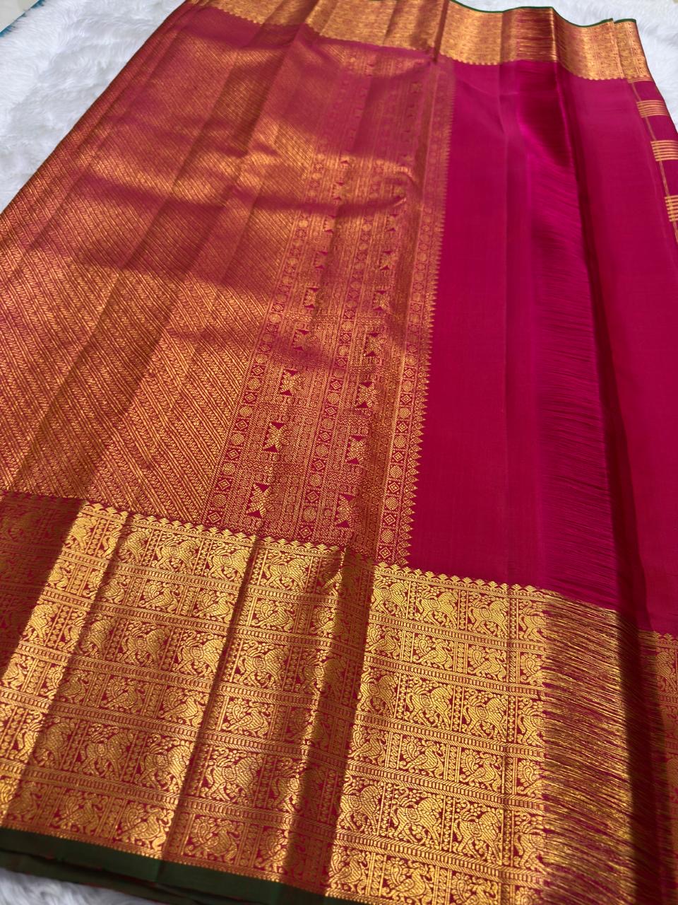 Bright Pink Handwoven Pure Silk Kanchipuram Zari Kattam Saree with Dual-Tone Buttas – silk body weave close-up