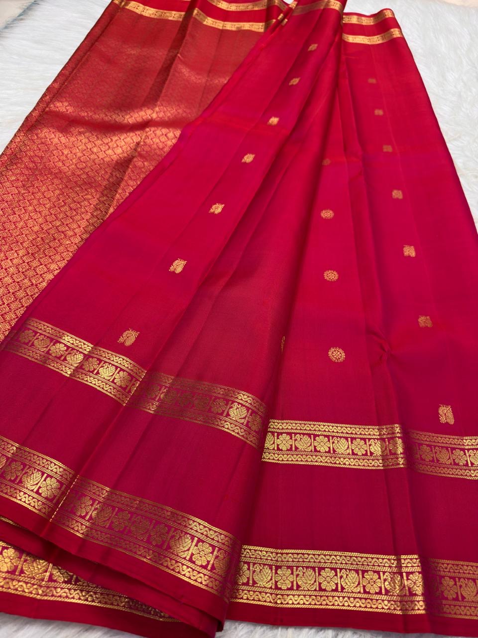 Raspberry Rose Red handwoven pure silk Kanchipuram Rettapet saree with zari mayil chakram buttas, image 3.