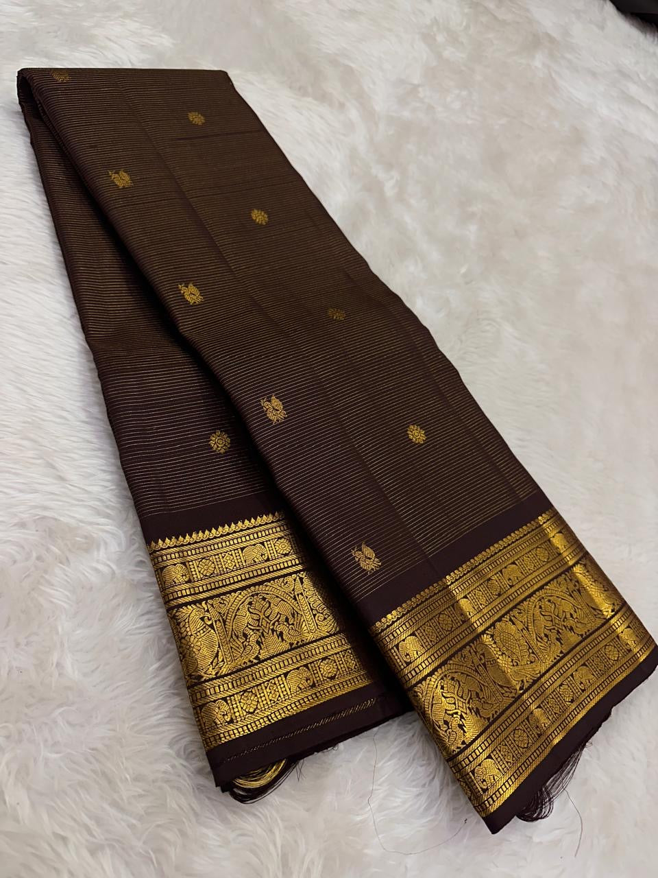 Deep Espresso Brown pure silk Kancheepuram saree — gold butta with vairaoosi