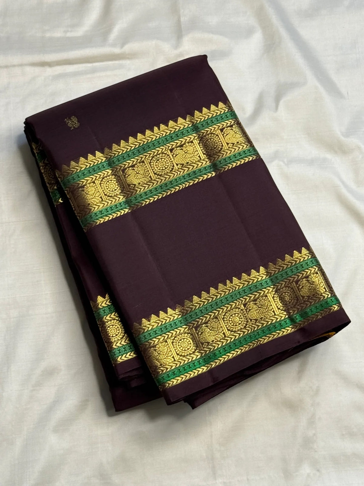 Emerald Green and gold Rettapet border against dark silk.