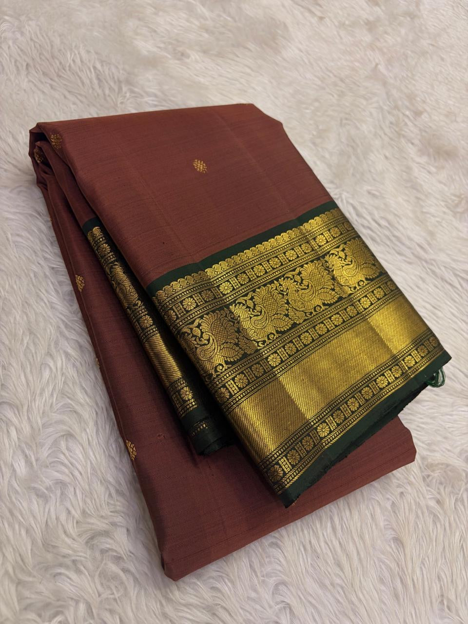 Cocoa brown Kanchipuram silk saree with deep forest green korvai border – Idam Living