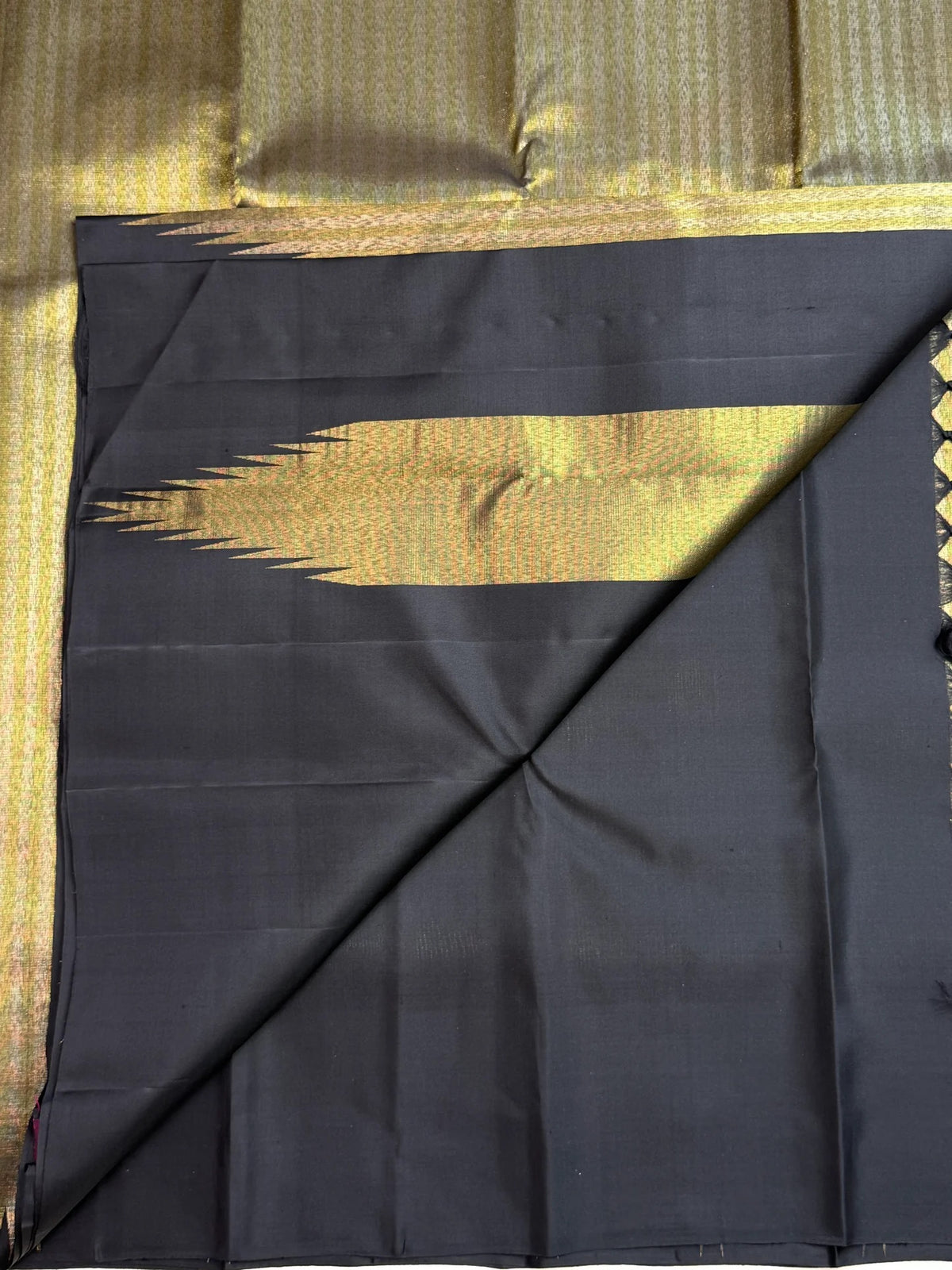 Burnished gold Kanchipuram silk saree, detail view