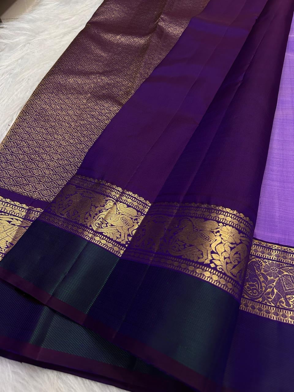 Orchid Lavender pure silk Kanjeevaram saree, Butta weave with Deep Purple border — weave texture detail