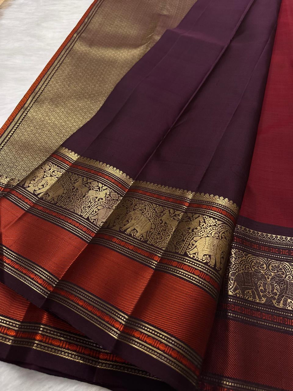 Vermilion Red pure silk Kanjivaram saree, Butta weave with Deep Aubergine border — border detail