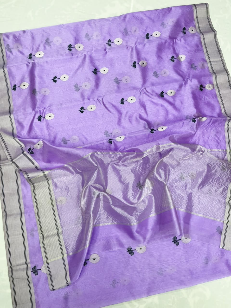 Lilac Pattu silk Chanderi saree showing the silky lavender body with white and grey floral butis