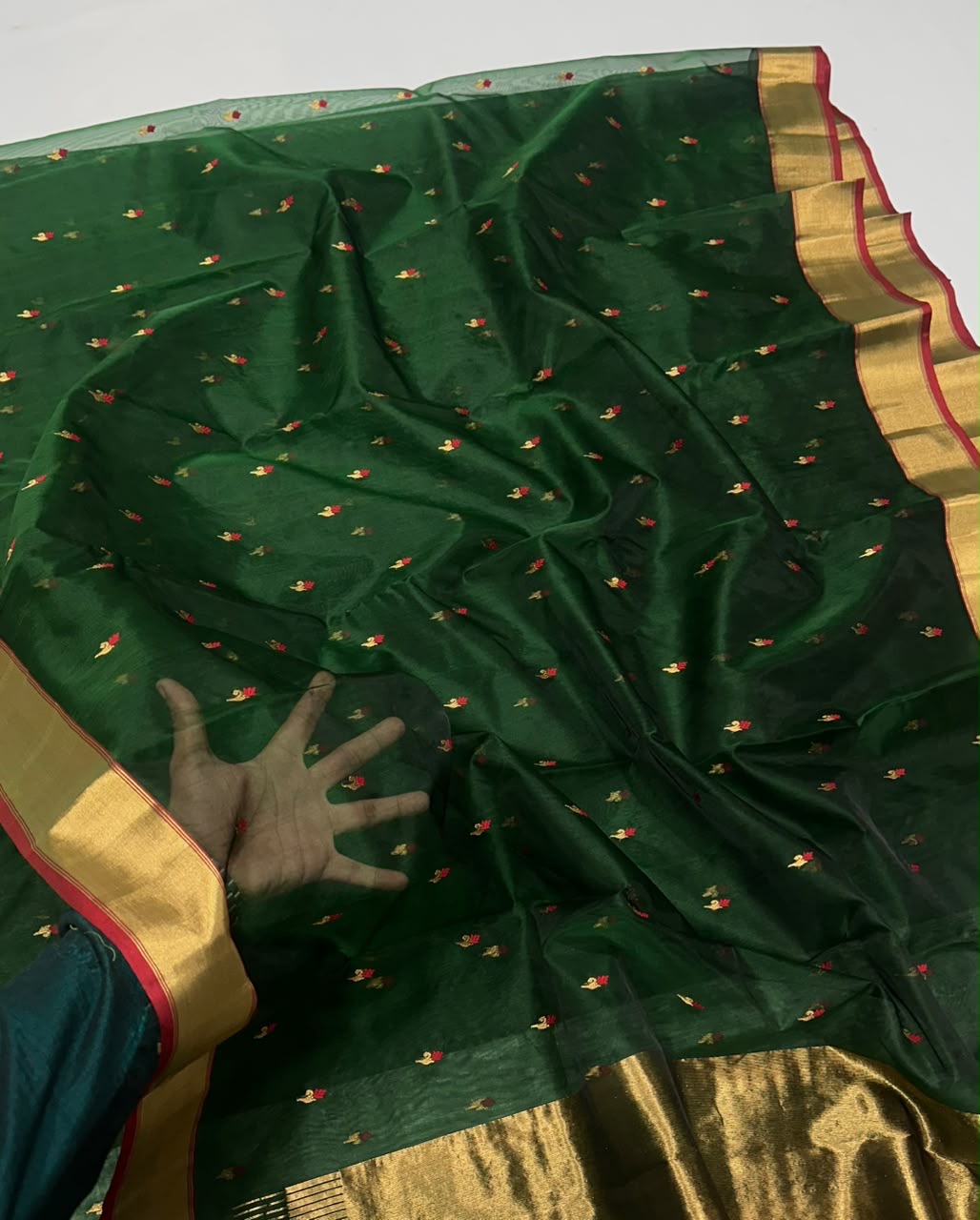 Emerald green handwoven Chanderi Pattu silk saree, full handwoven view