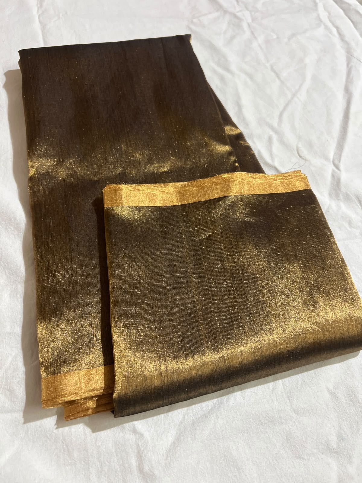 Burnished bronze and antique gold Chanderi handloom saree, alternate view of the pallu with fine closely spaced dark lines.