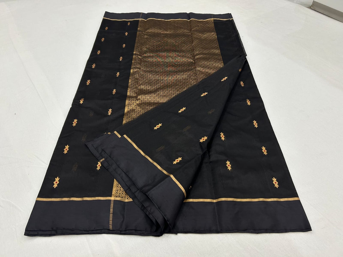 Midnight black Chanderi saree border with a fine golden line