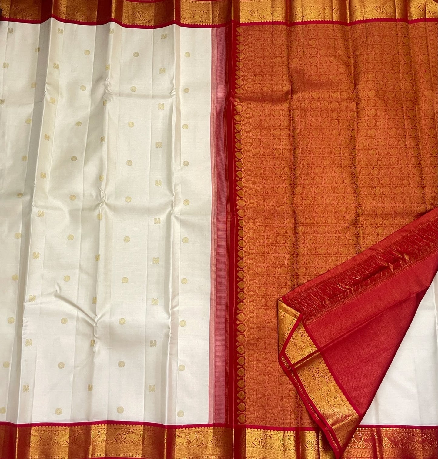 Classic Ivory Pure Silk Kanjivaram Vairaoosi Saree - body detail