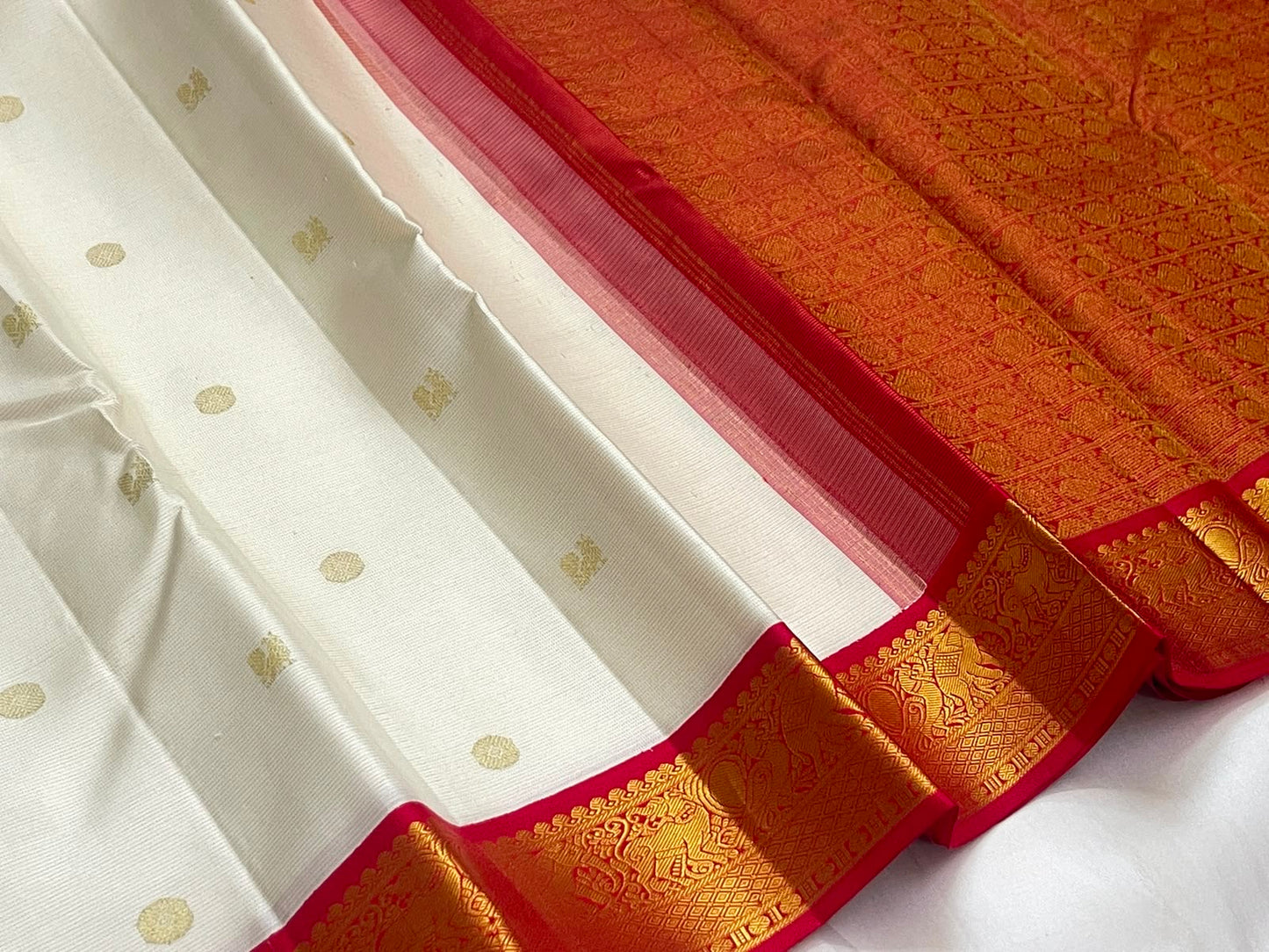 Classic Ivory Pure Silk Kanjivaram Vairaoosi Saree - full saree view