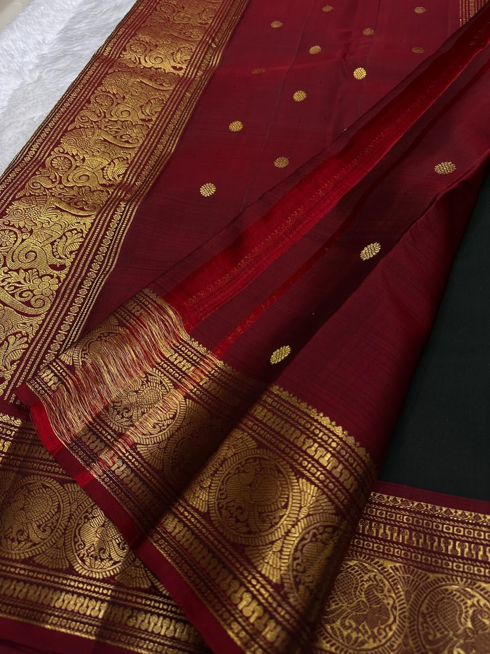 Black handloom korvai silk saree with gold zari display – Idam Living