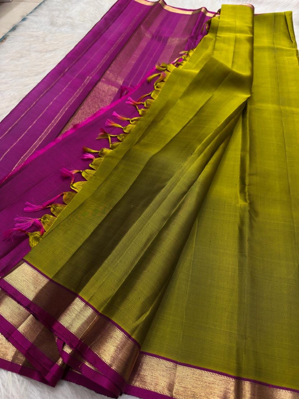 Coral pink pallu of lime green lightweight Kanjeevaram silk saree