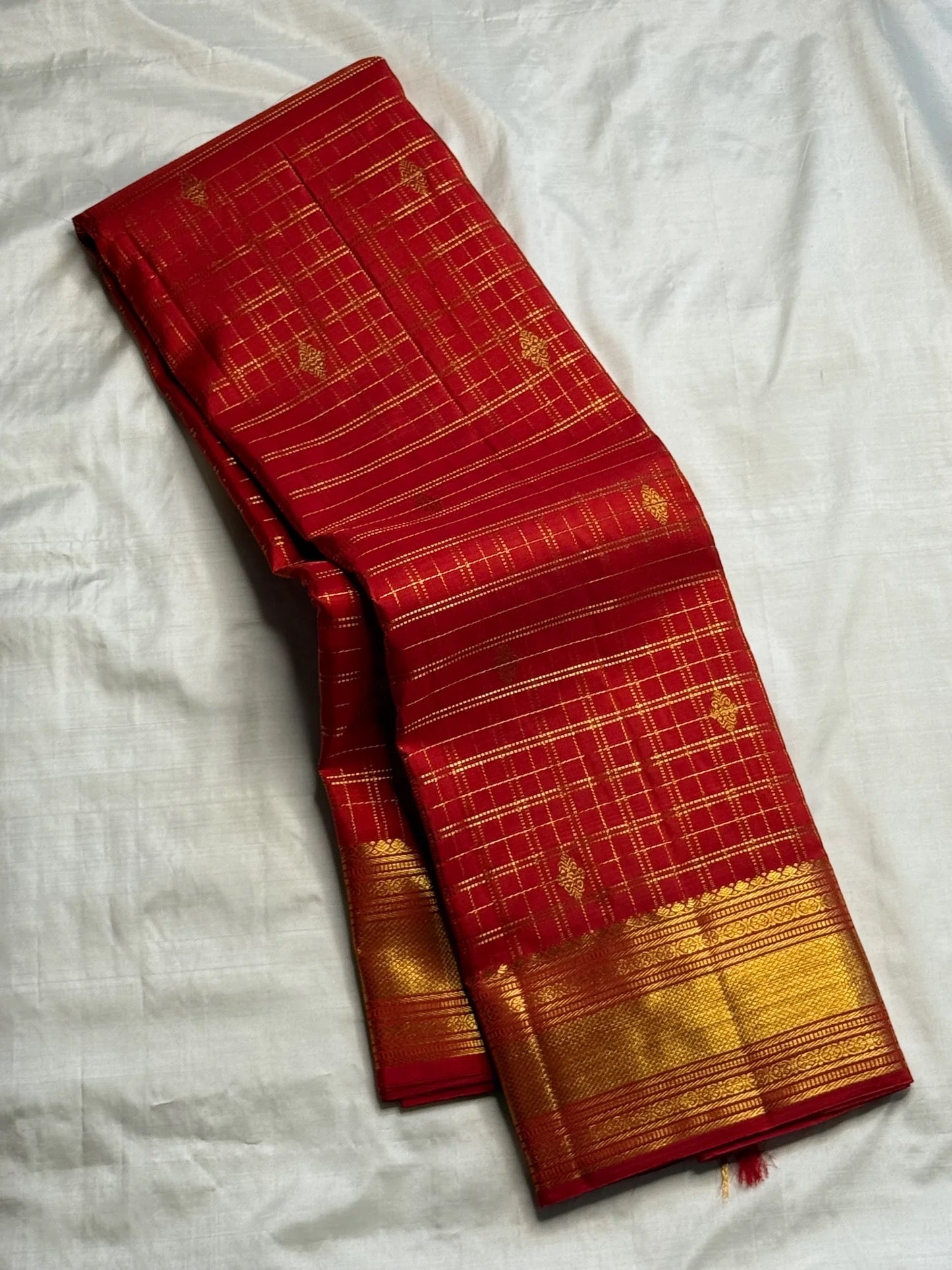 Self-border varisaipet with gold zari on crimson red Kanjeevaram pure silk saree — Idam Living