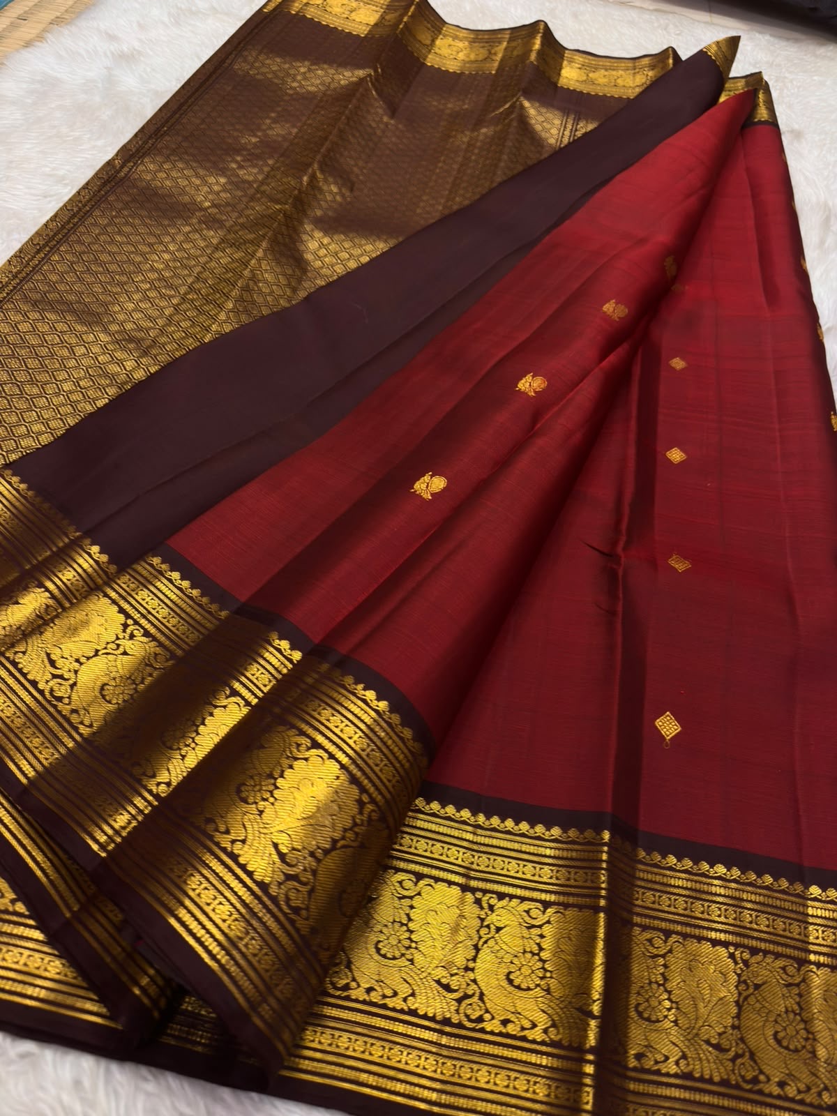 Maroon korvai vanasringaram border on arakku red Kanchipuram pure silk saree — Idam Living