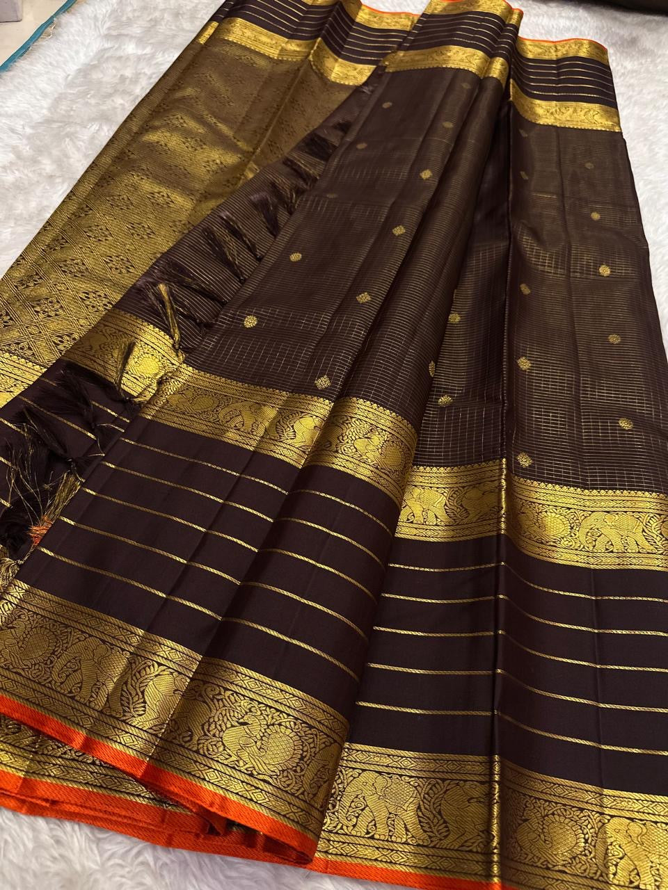 Handwoven Deep Kanchana Brown Varisaipet saree with layered antique-gold traditional border.