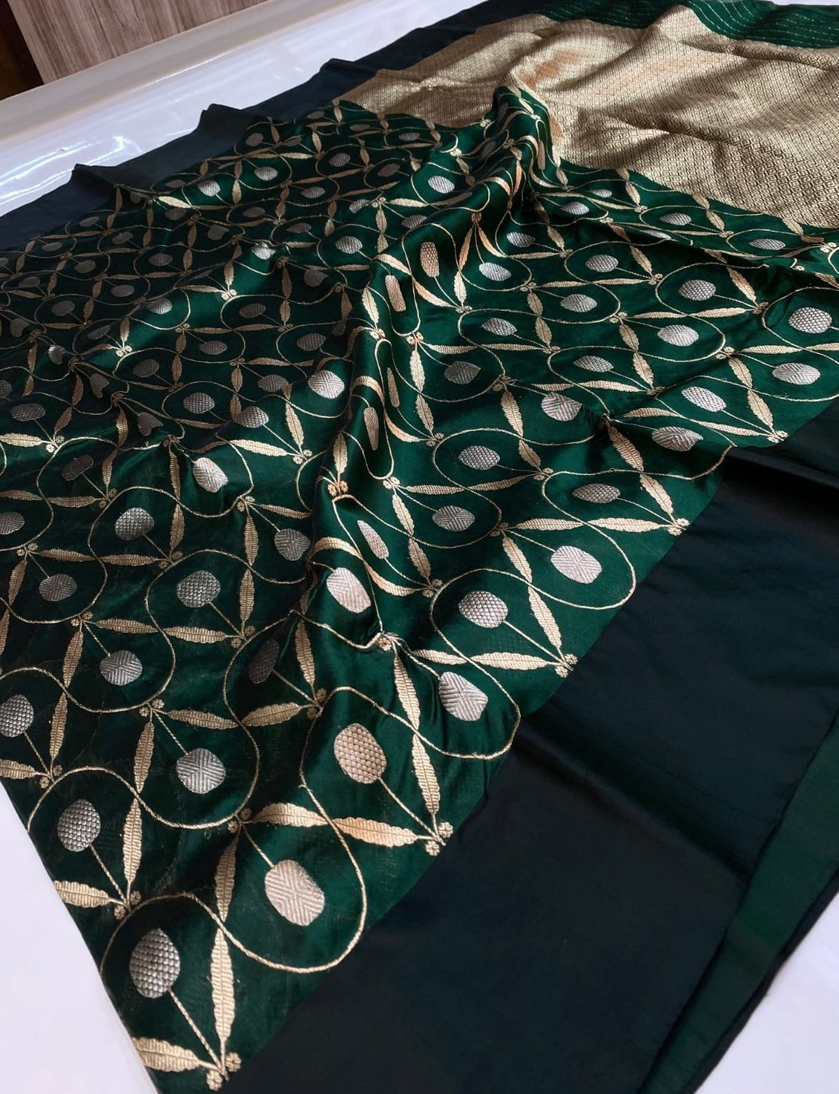 Handwoven forest green Pattu Silk Chanderi saree