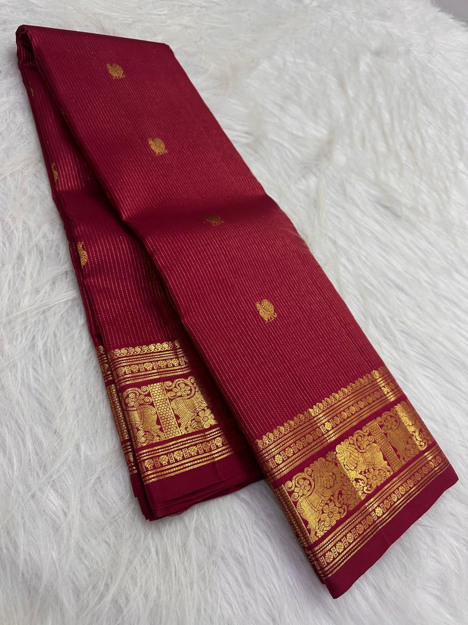Arakku Kanjipuram saree with Mayil gold zari pallu