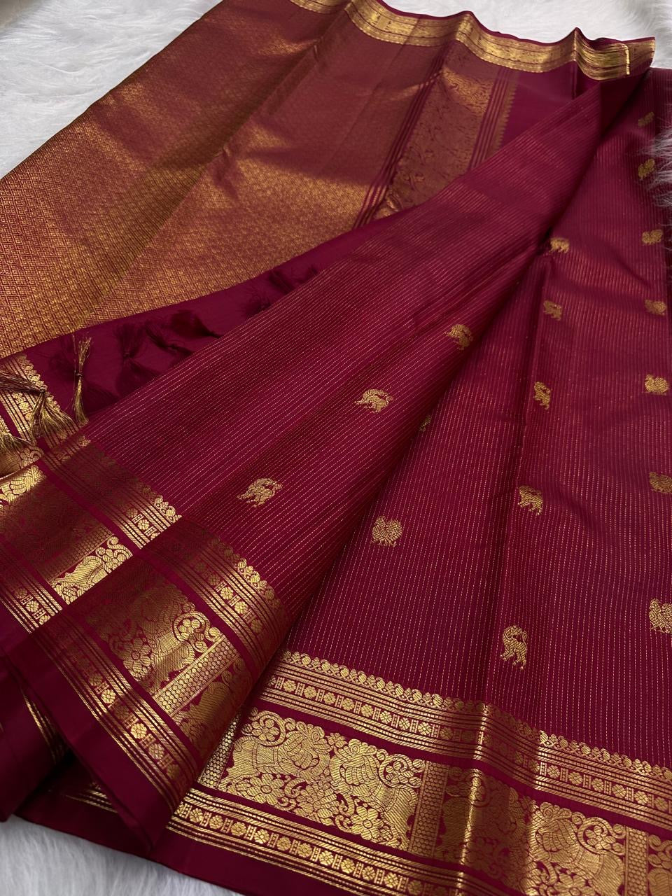 Arakku red Vairaoosi Kanjivaram saree with Oosi Vaanam