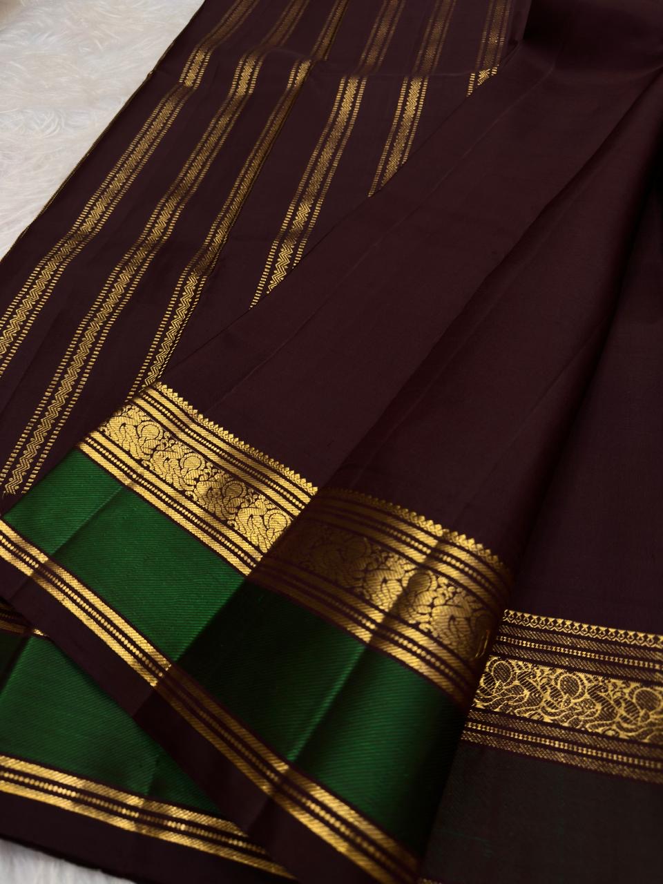 Deep Arakku Handwoven Pure Silk Kanchipuram Rettapet Saree with Emerald Green Border – silk body weave close-up