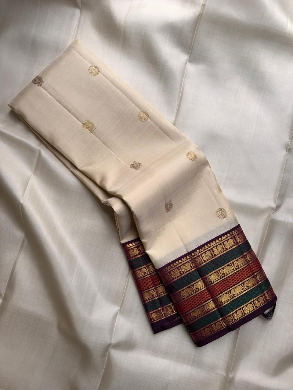 Deep Aubergine Kanchipuram Varisaipet pallu with dense geometric gold zari field and multiple motif registers.