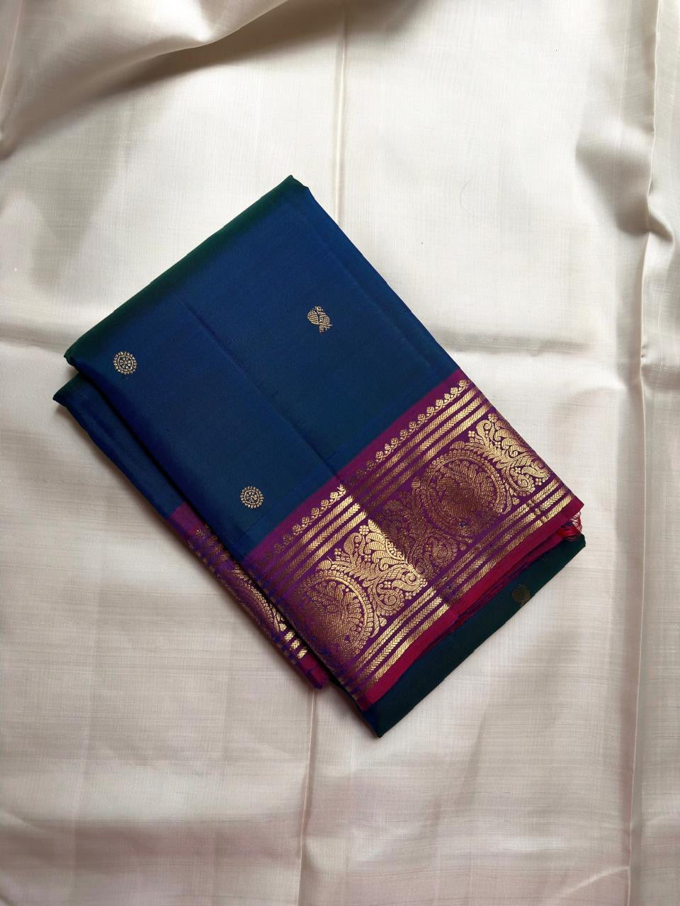 Vivid Vadamalli Pink-Purple Kanchipuram border with broad traditional classic-gold zari bands.