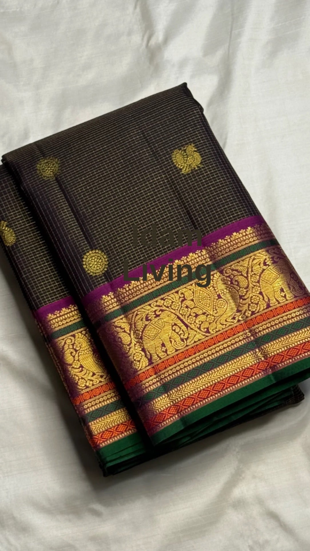 Deep Cinnamon Brown Kanjipuram Saree — body close-up showing Zari Kattam grid and gold zari buttas