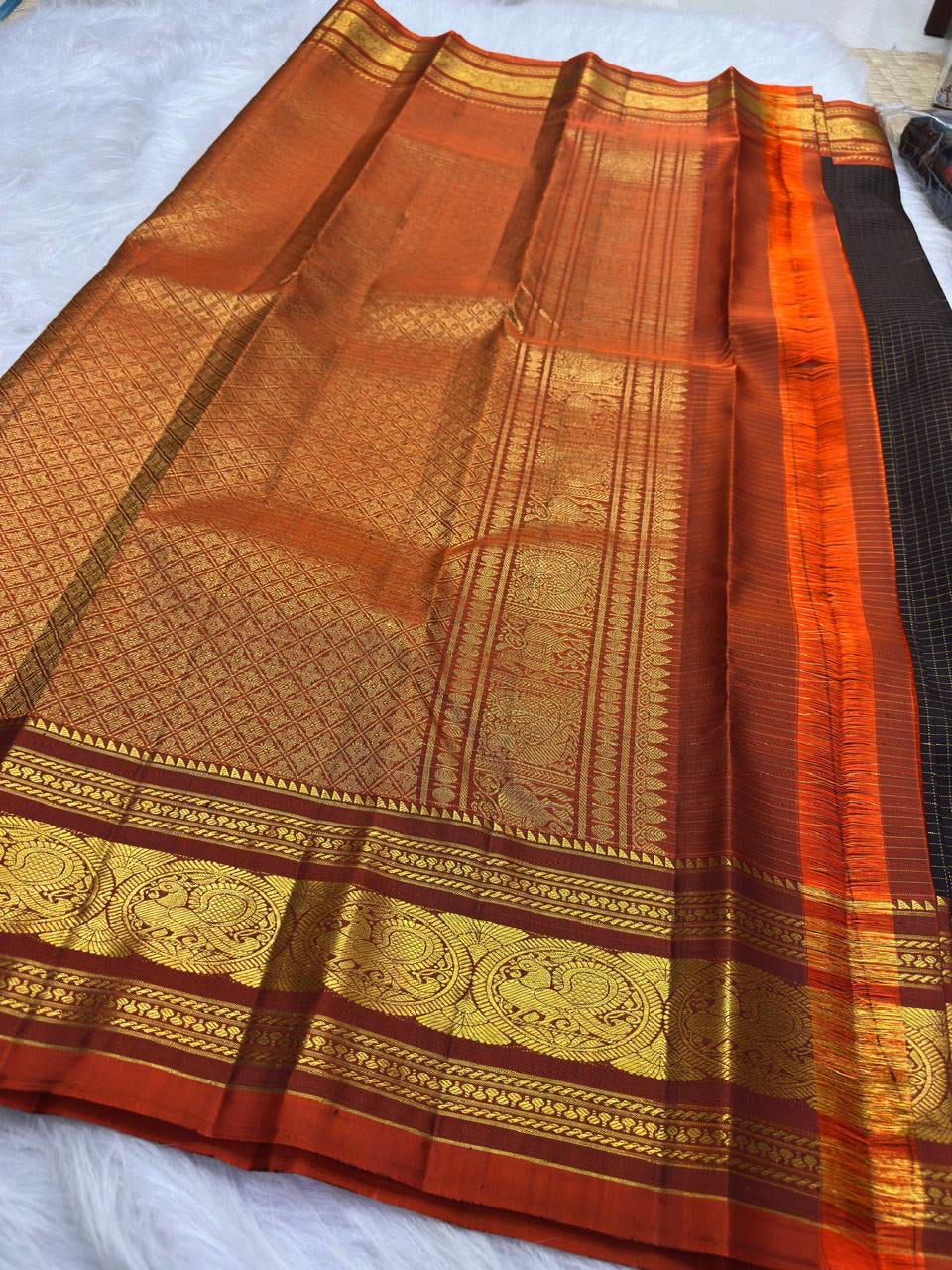 Deep Cocoa Brown Pure Silk Kanjipuram Zari Kattam Saree - body detail