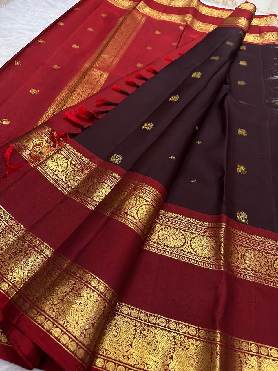 Ruby red Rettapet border with kamalam and annapakshi motifs, Kanchipuram saree