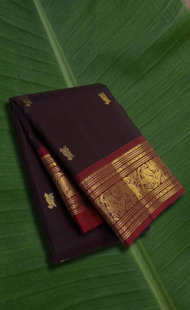 Midnight black korvai Kanjivaram silk saree with small zari butta and deep maroon border – Idam Living