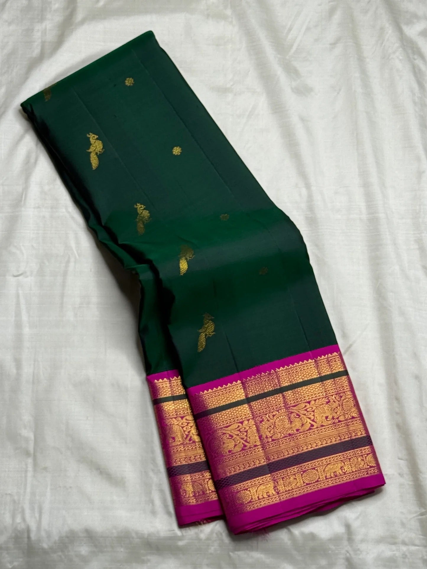 Handwoven emerald green pure silk Kanjeevaram saree with mayil butta and magenta pallu — Idam Living