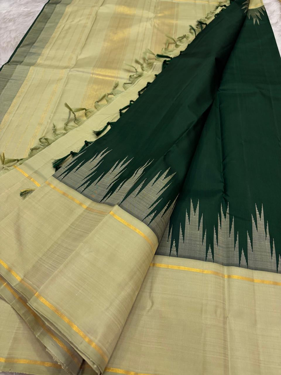 Deep Forest Green and Cream Handwoven Pure Silk Kanjeevaram Saree with Korvai Thazampoo Reku Border