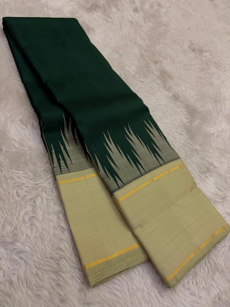 Deep Forest Green and Cream Handwoven Pure Silk Kanjeevaram Saree with Korvai Thazampoo Reku Border