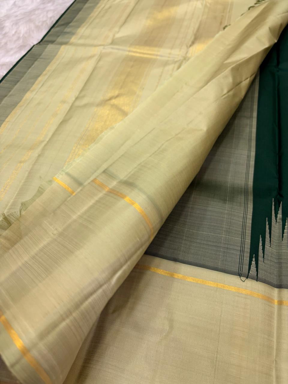 Deep Forest Green and Cream Handwoven Pure Silk Kanjeevaram Saree with Korvai Thazampoo Reku Border
