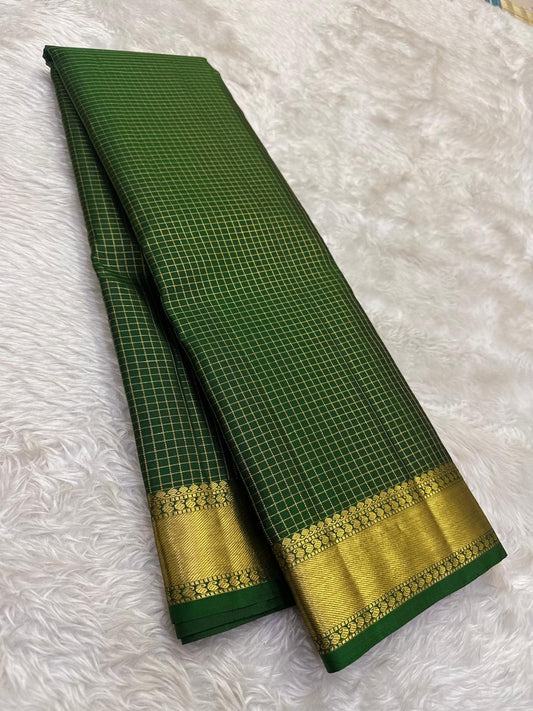 Deep Forest Green KanchiPattu silk saree, border close-up detail — Idam Living