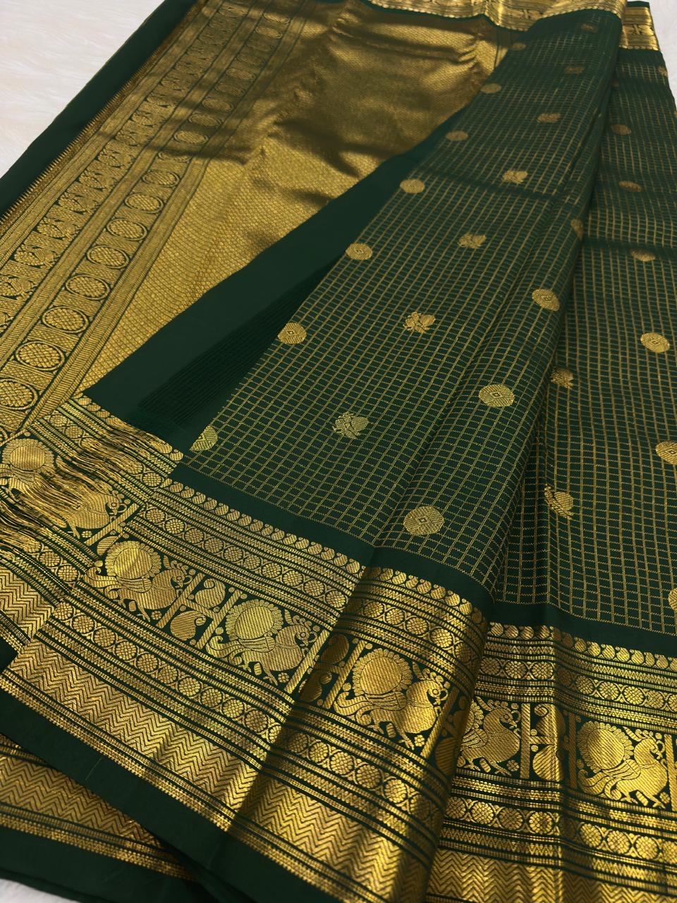 Deep forest green Lightweight Kanchipuram saree with Zari Kattam