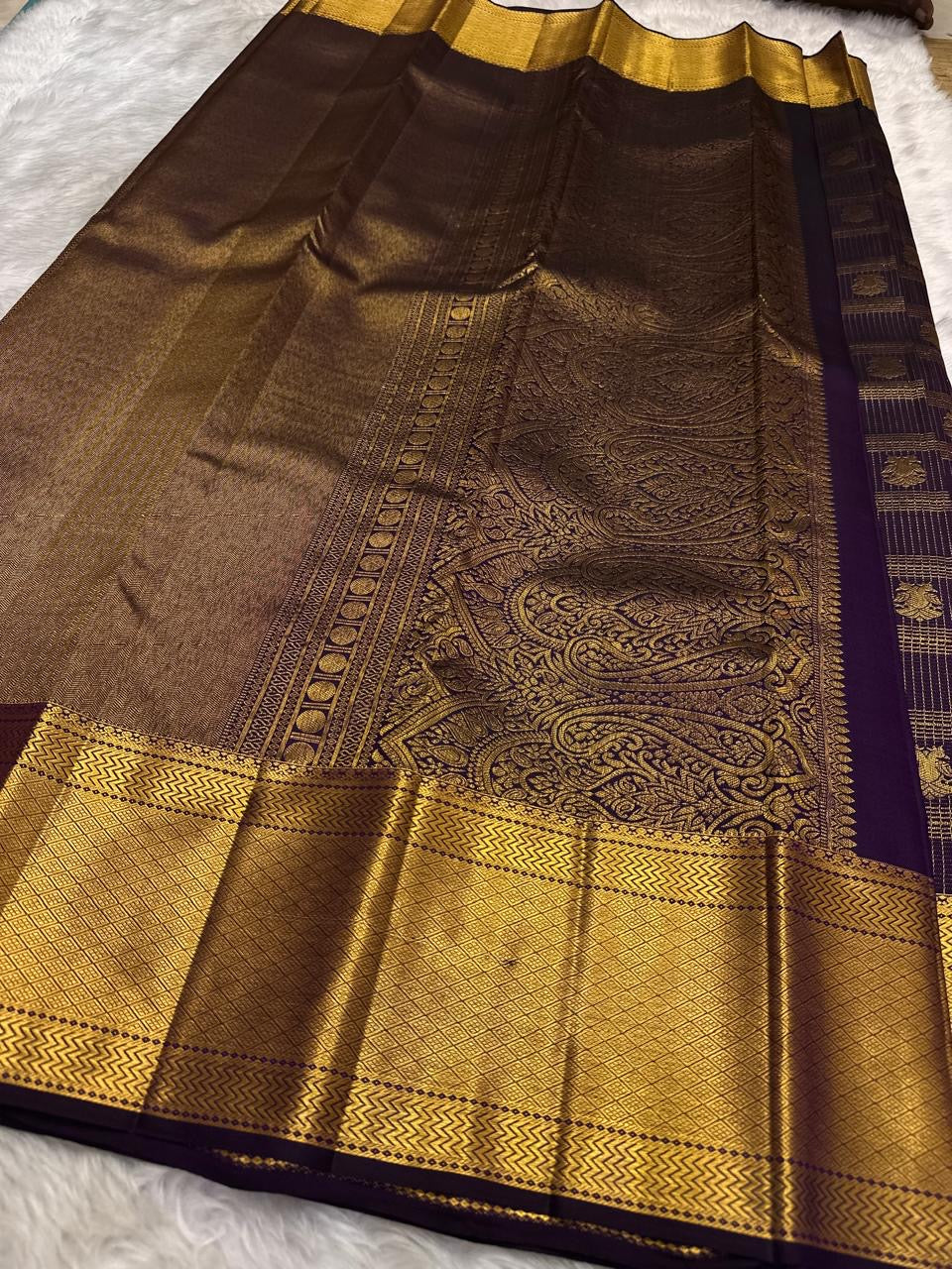 Gold zari Varisaipet pallu with Gandaberunda detail on deep grape purple Kanchi Pattu