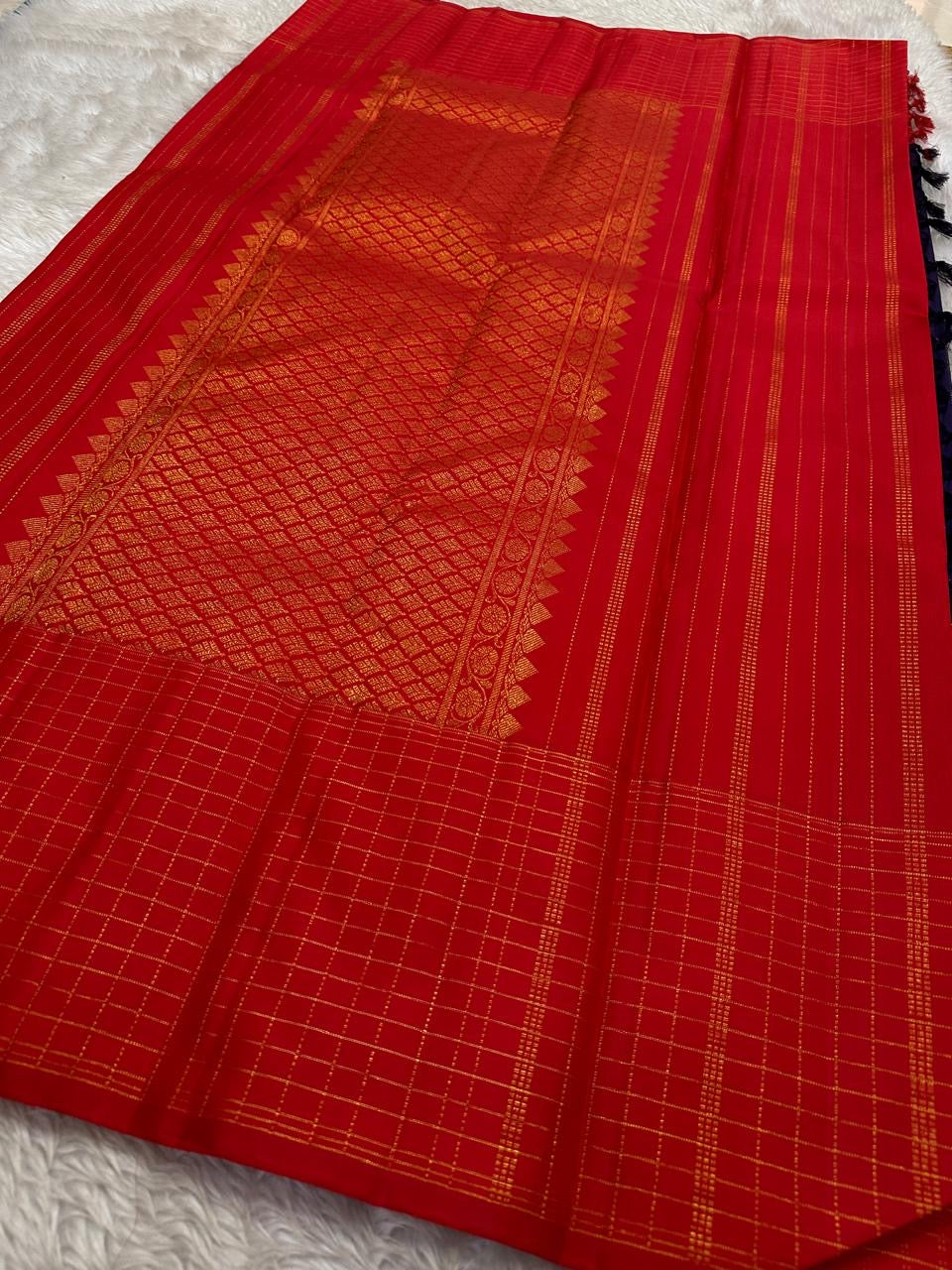 Korvai border detail on a deep indigo Kanjivaram saree