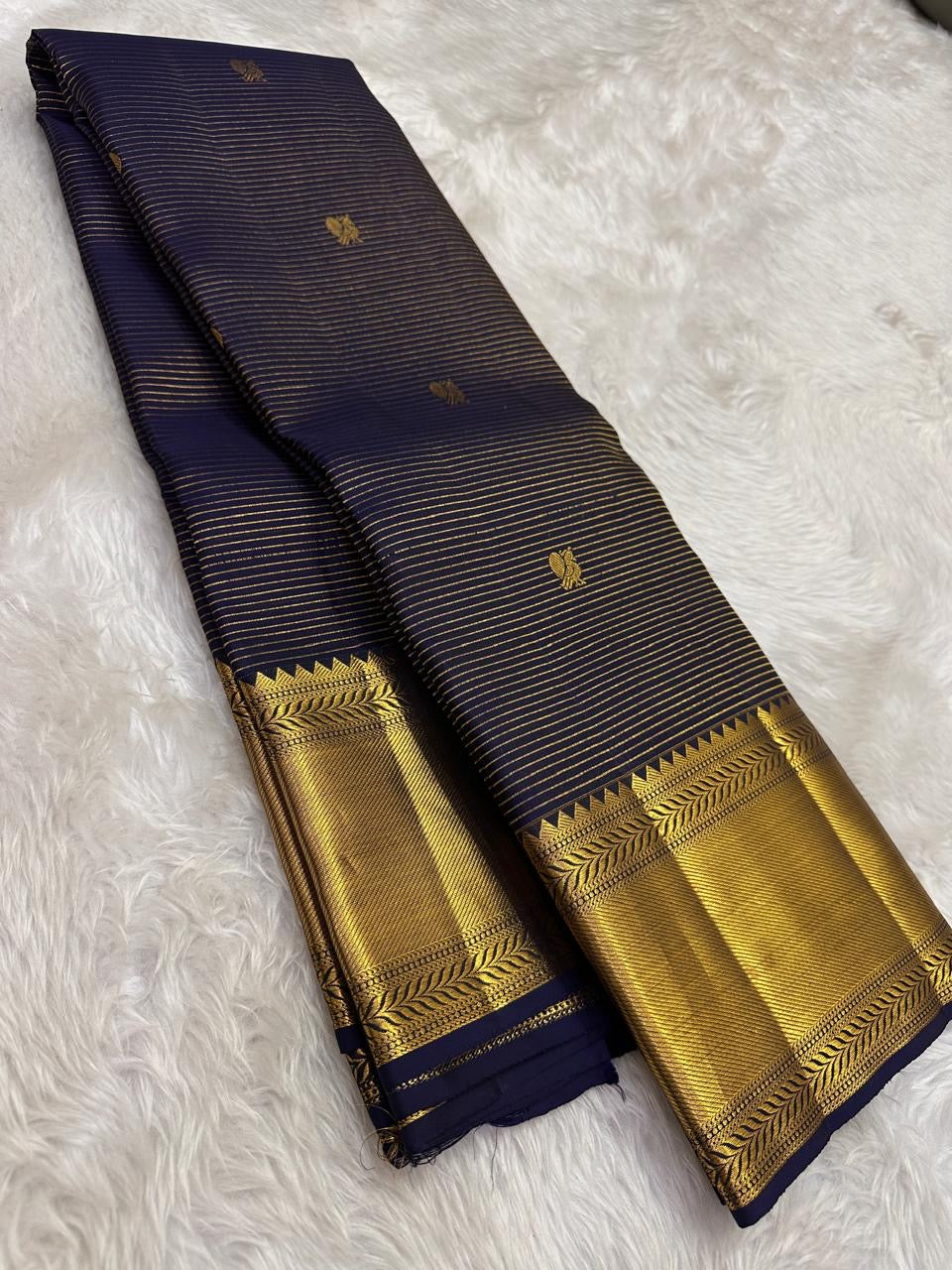 Deep indigo handwoven pure silk Vairaoosi Kanchipuram saree — full saree overview — Idam Living